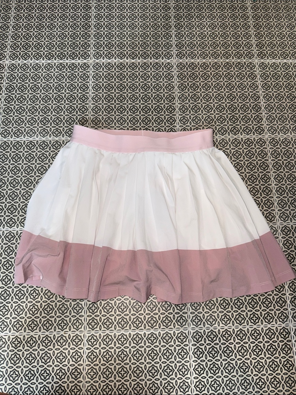 Athleta girl Pleat Perfect White and Dusty Pink Colorblock Skirt size XL 14